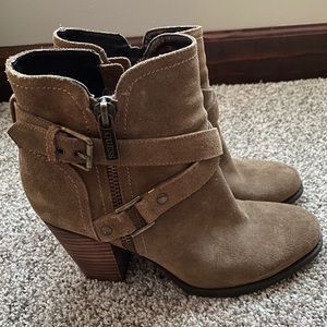 Guess boots